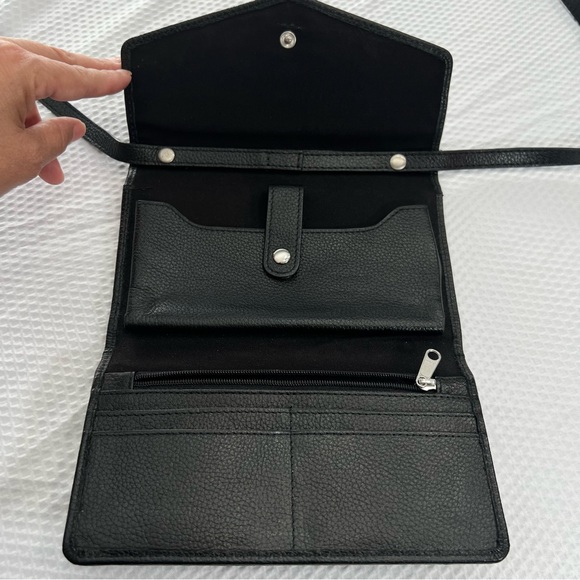 Timberland women’s Rfid Leather Crossbody Wallet Phone Bag - Picture 9 of 11